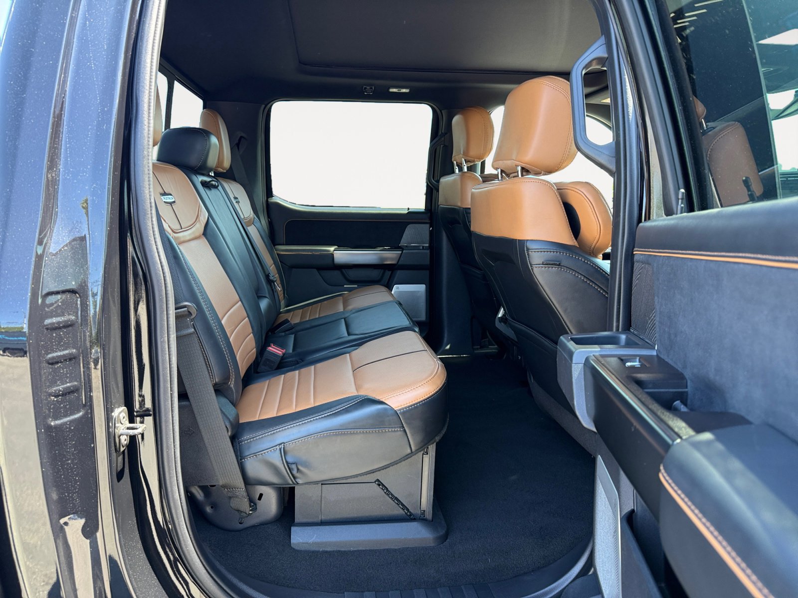 Certified 2024 Ford F350 Platinum w/ Tremor Off-Road Package AWD/4WD image 18