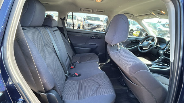 Used 2024 Toyota Highlander LE AWD/4WD image 13