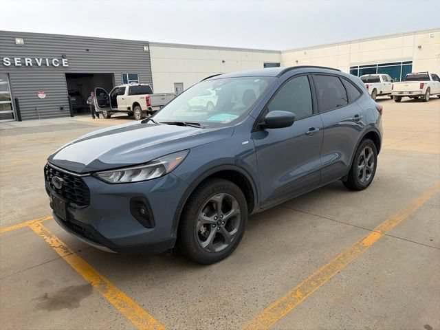 Certified 2025 Ford Escape ST-Line Select AWD/4WD image 4