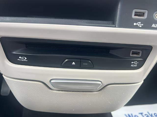 Used 2017 Chrysler Pacifica Touring-L Plus w/ Advanced Safetytec Group FWD image 24