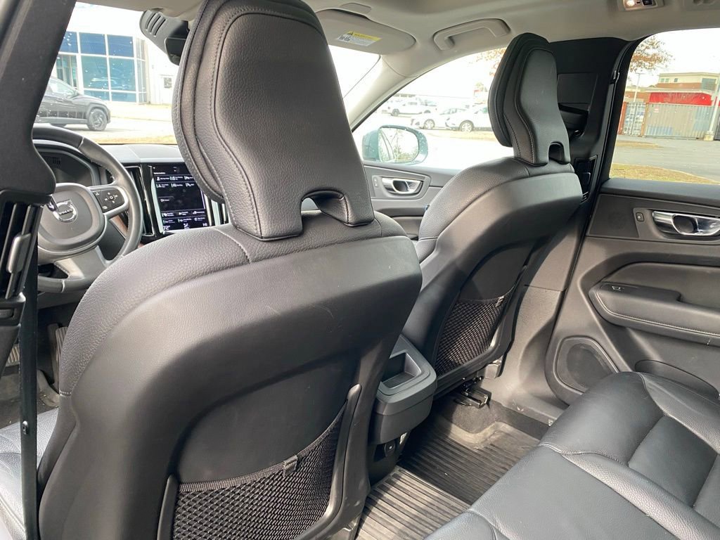 Used 2021 Volvo XC60 T5 Momentum w/ Protection Package Premier image 30