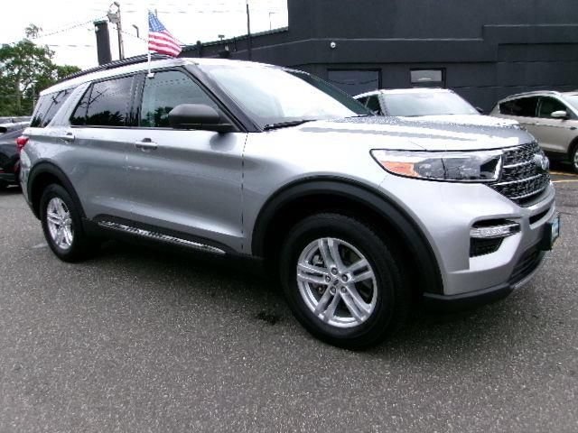 Certified 2023 Ford Explorer XLT w/ Equipment Group 202A AWD/4WD image 3