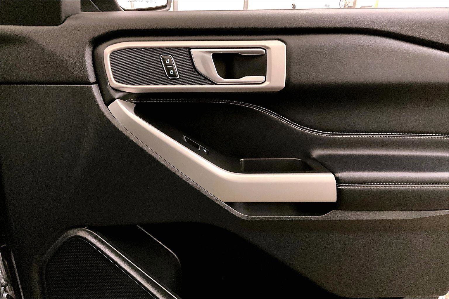 Certified 2021 Ford Explorer XLT w/ Equipment Group 202A image 23