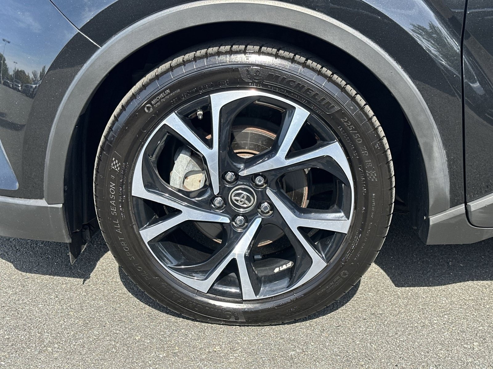 Used 2019 Toyota C-HR Limited FWD image 13