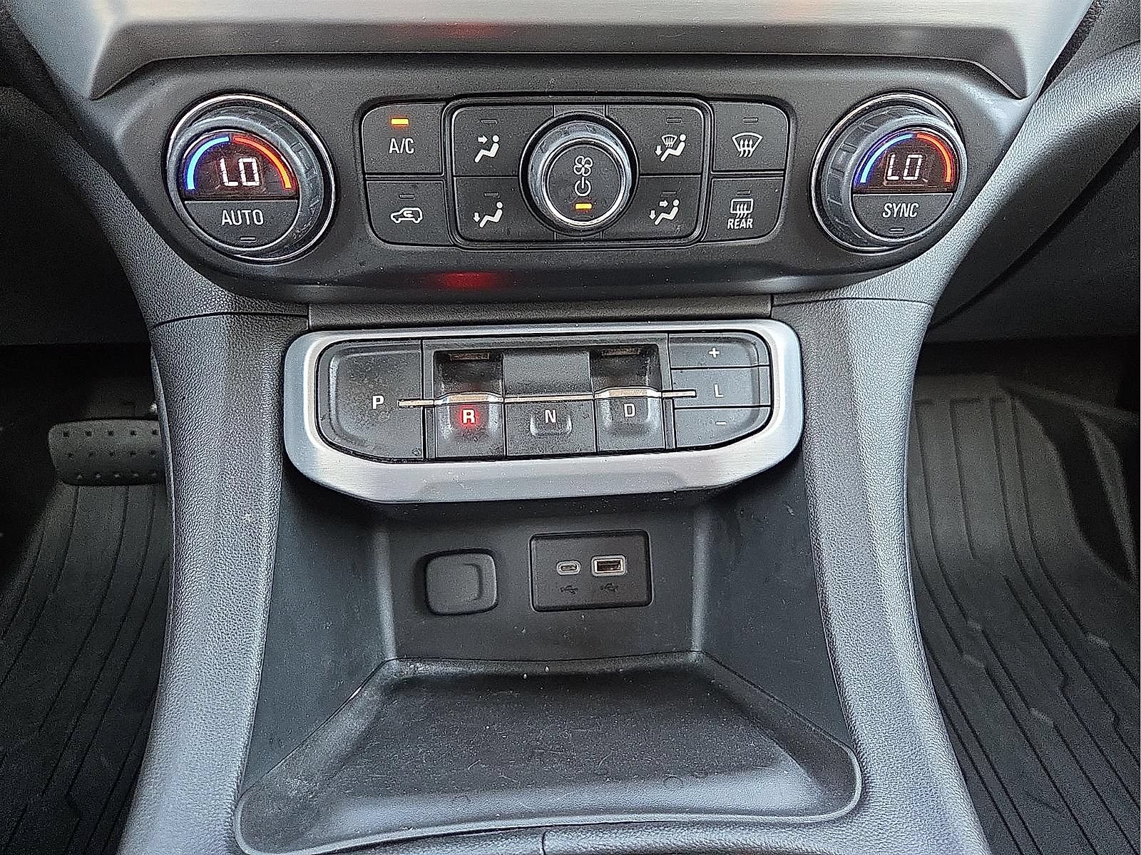 Used 2021 GMC Acadia SLE w/ Driver Convenience Package FWD image 18
