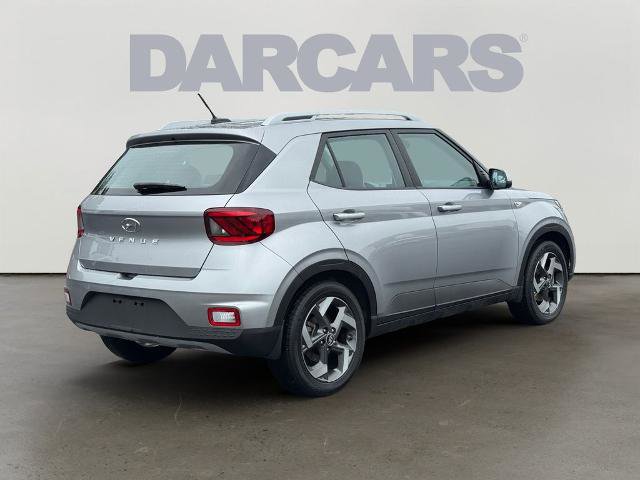 Used 2023 Hyundai Venue SEL FWD image 5
