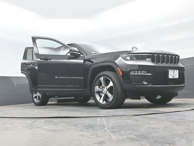 Used 2023 Jeep Grand Cherokee Limited AWD/4WD image 33
