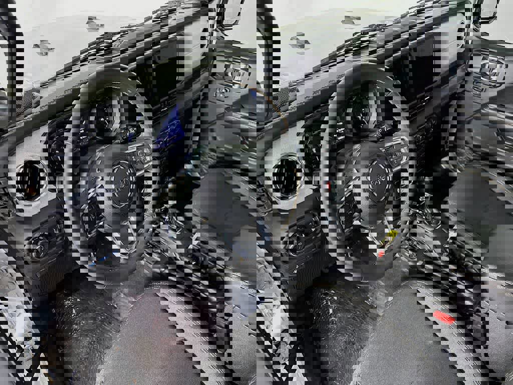 Used 2024 Jeep Wrangler Sahara image 9