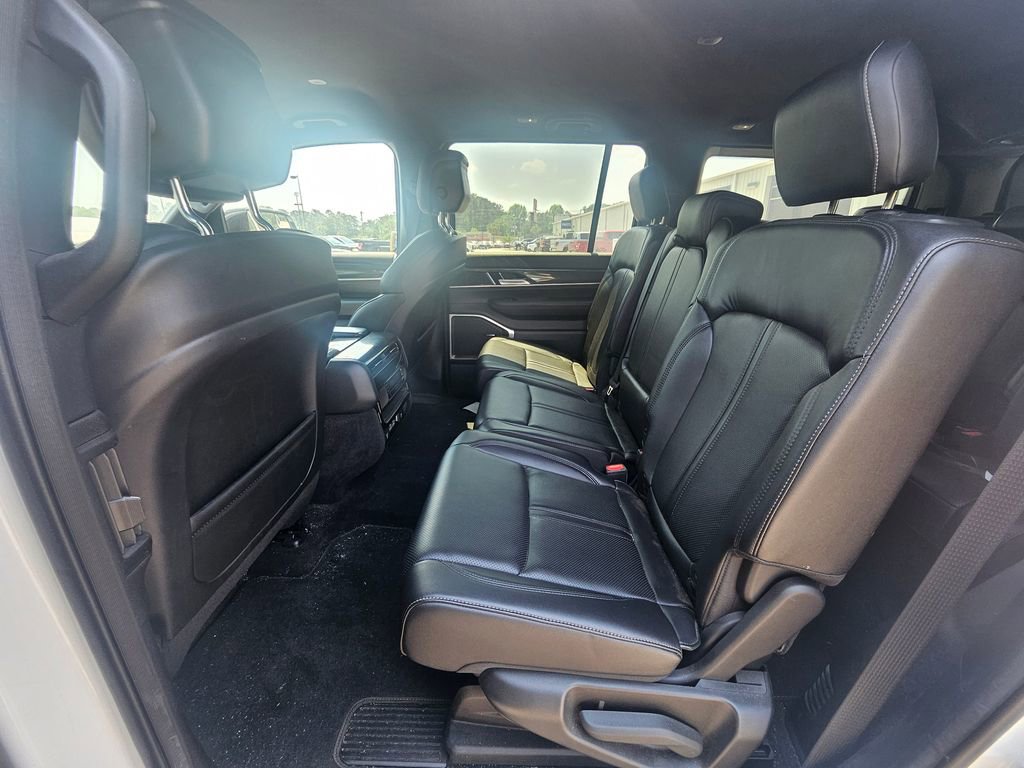 Used 2023 Jeep Wagoneer 4WD image 13