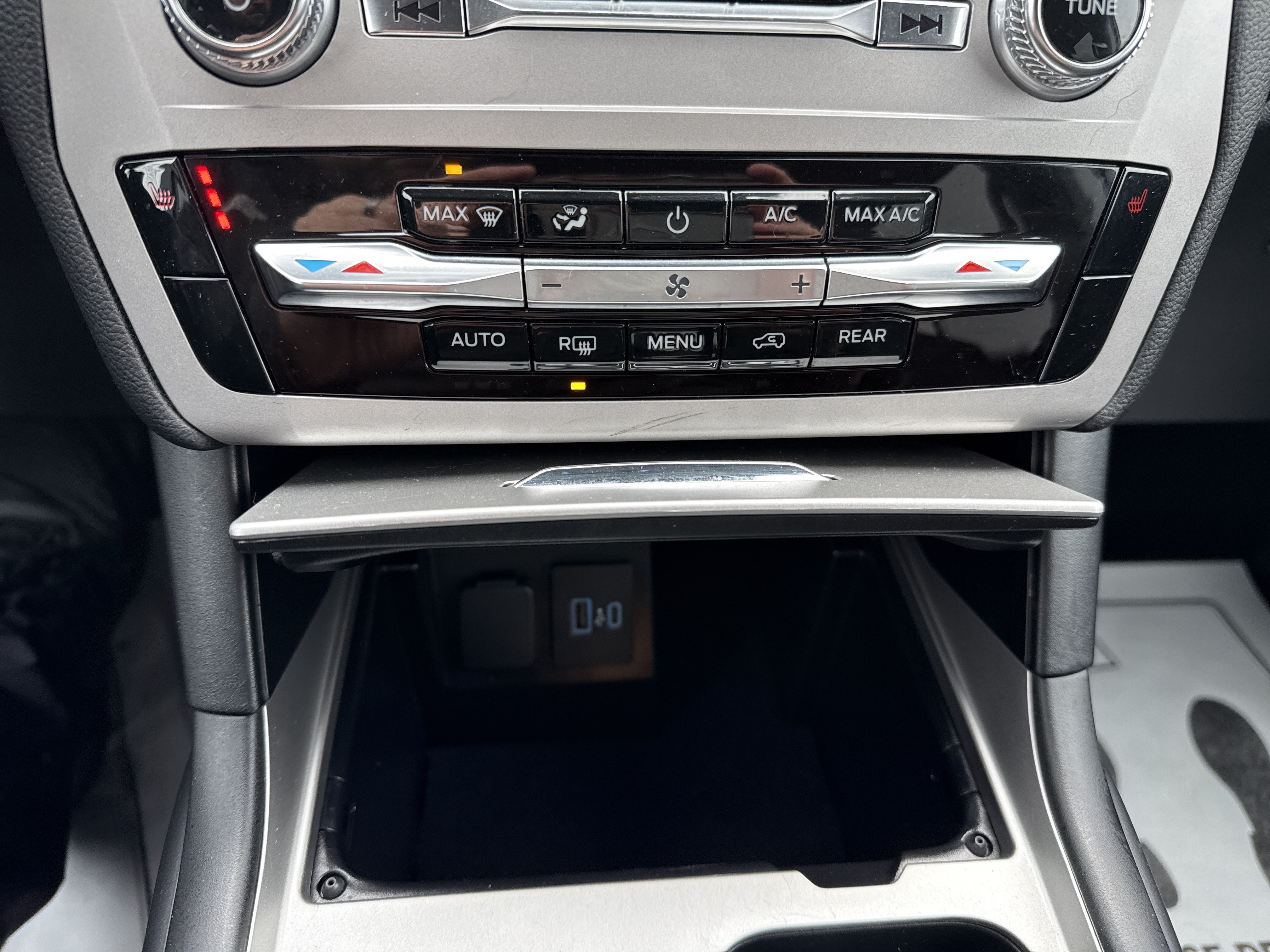 Certified 2024 Ford Explorer XLT AWD/4WD image 27