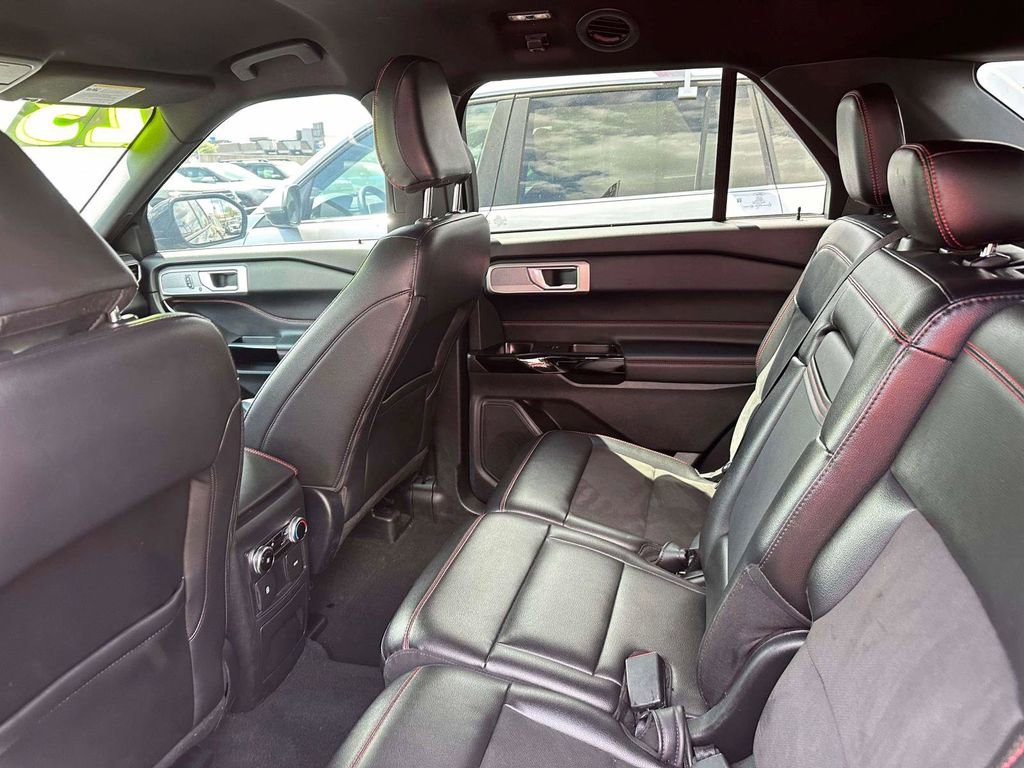 Certified 2023 Ford Explorer ST-Line AWD/4WD image 9