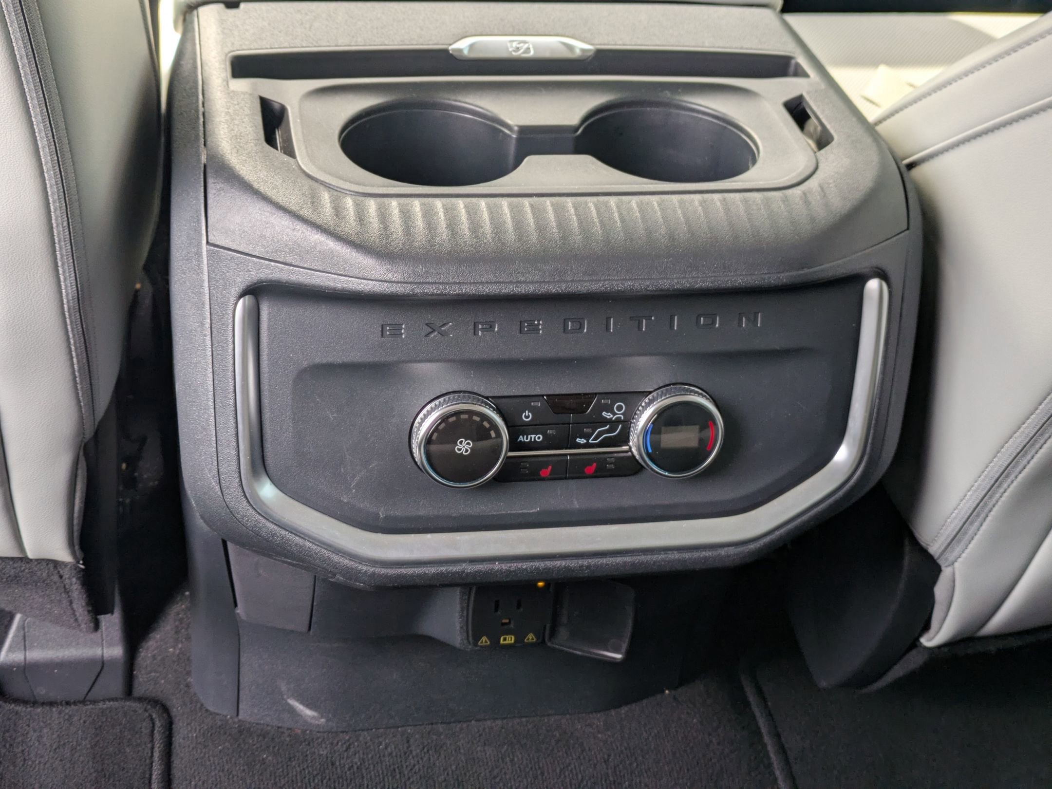 Certified 2025 Ford Expedition Platinum w/ Driver's Package image 32