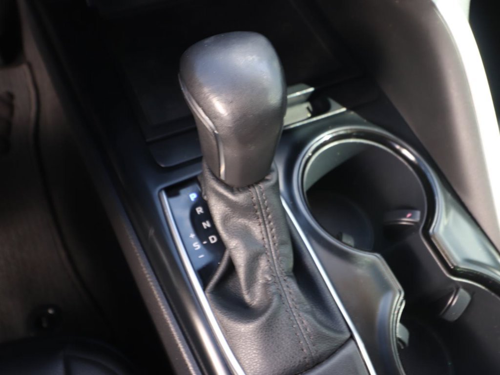 Used 2020 Toyota Camry SE FWD image 21