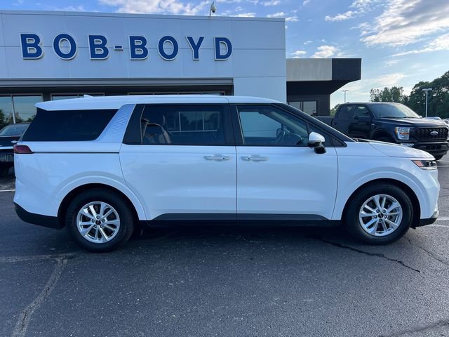 Used 2023 Kia Carnival LX FWD image 9