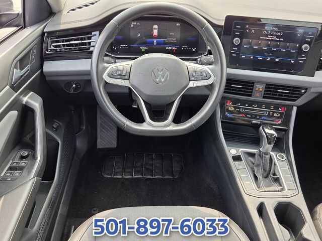 Used 2025 Volkswagen Jetta SE FWD image 11