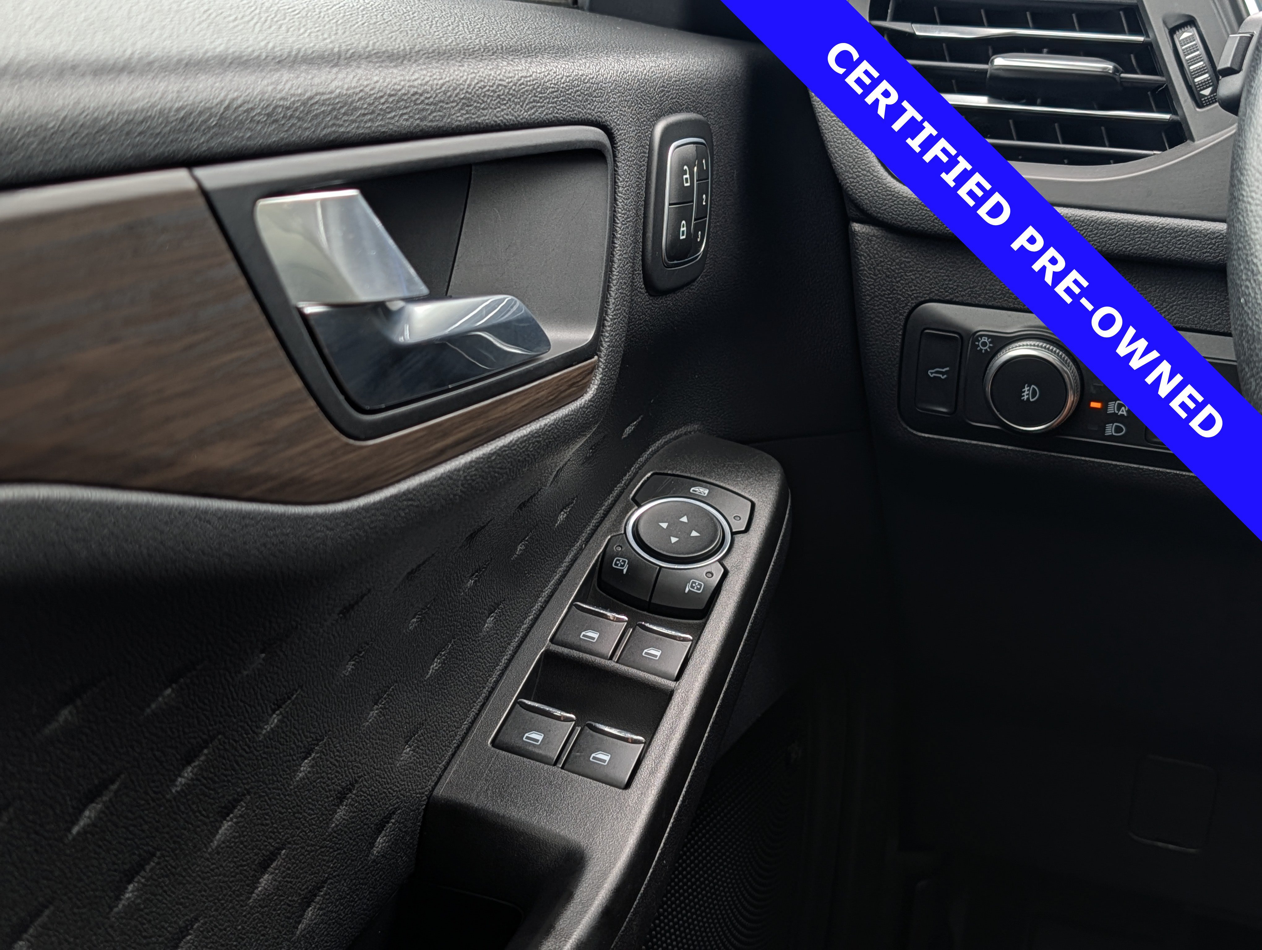 Certified 2020 Ford Escape Titanium AWD/4WD image 26