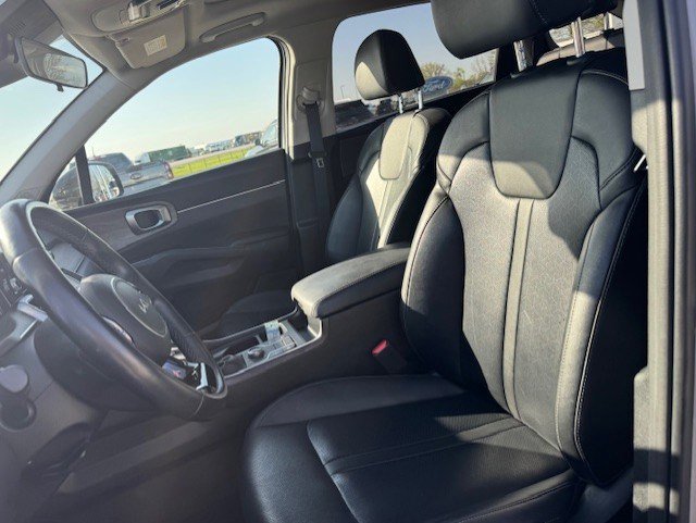 Used 2022 Kia Sorento S w/ Panoramic Sunroof Package AWD/4WD image 13