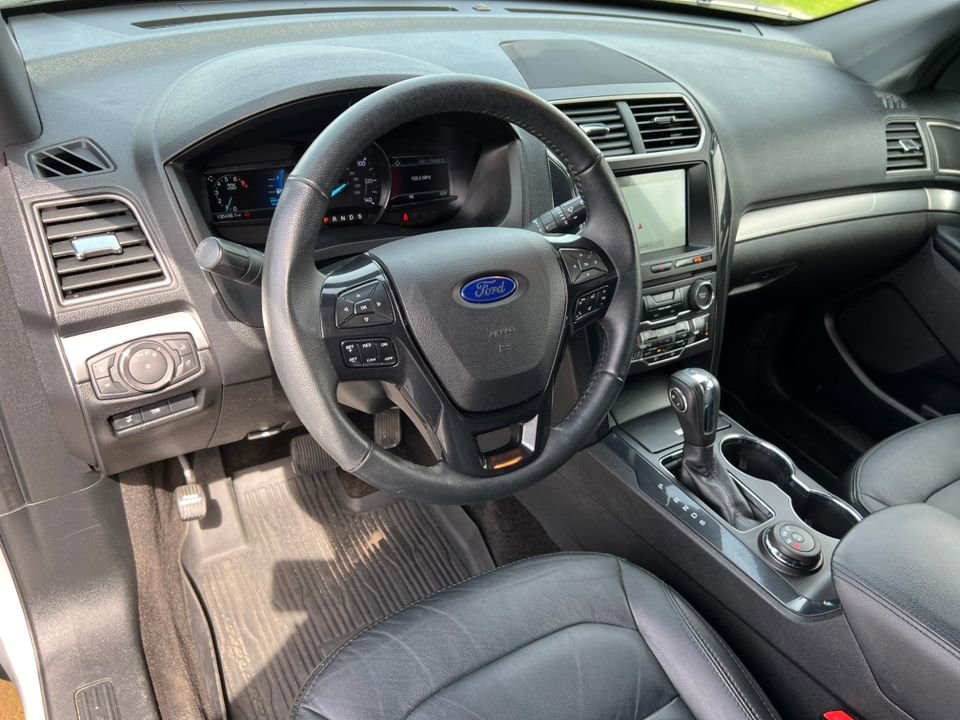Certified 2018 Ford Explorer XLT w/ Equipment Group 202A AWD/4WD image 15