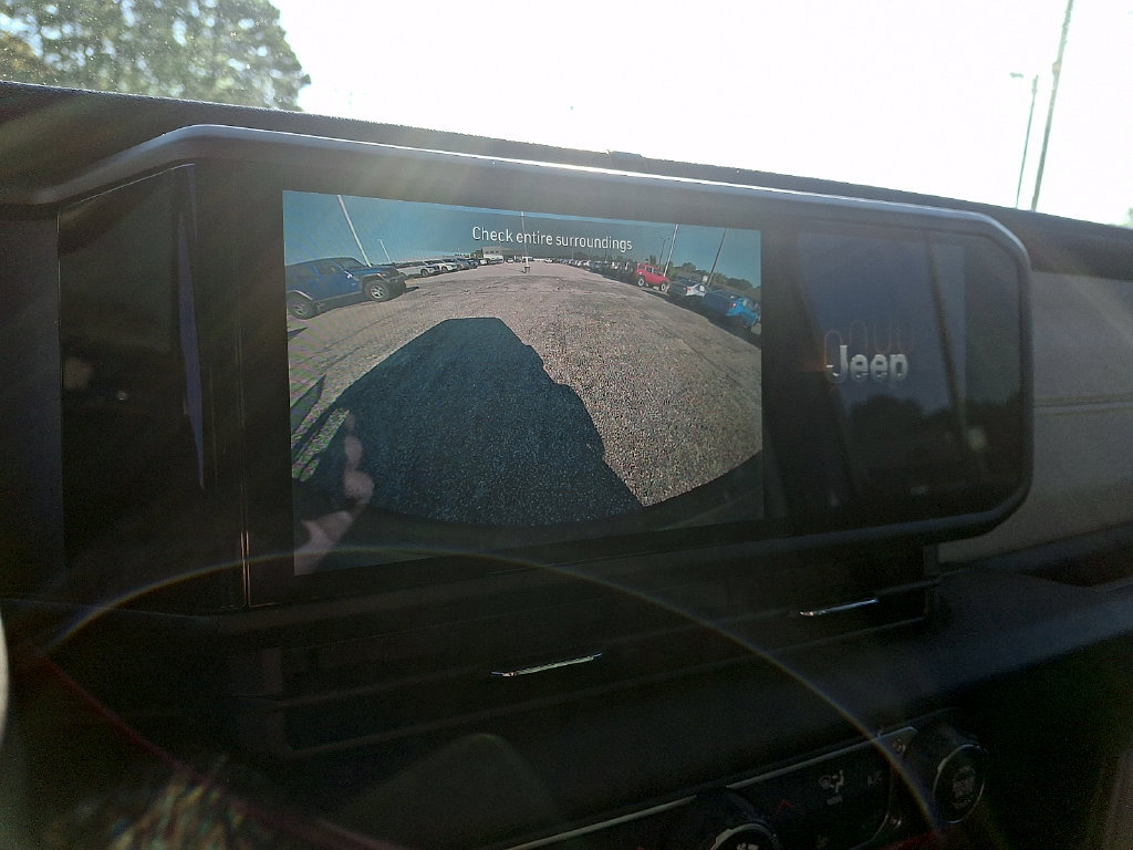 Used 2025 Jeep Wrangler Sport AWD/4WD image 15