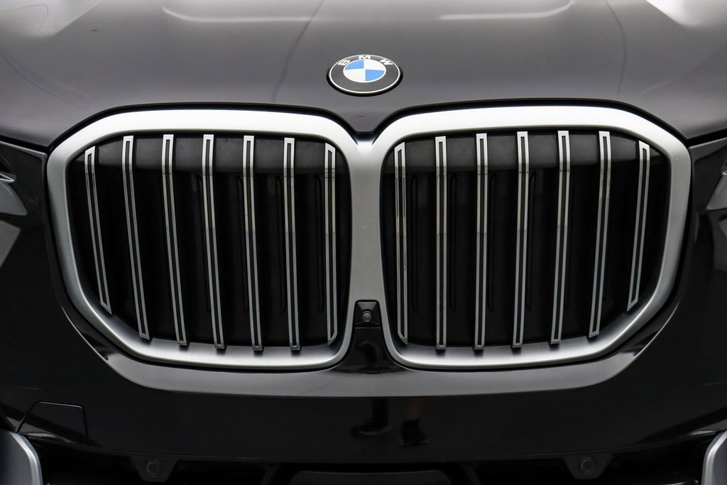 Used 2024 BMW X7 xDrive40i w/ Premium Package image 12