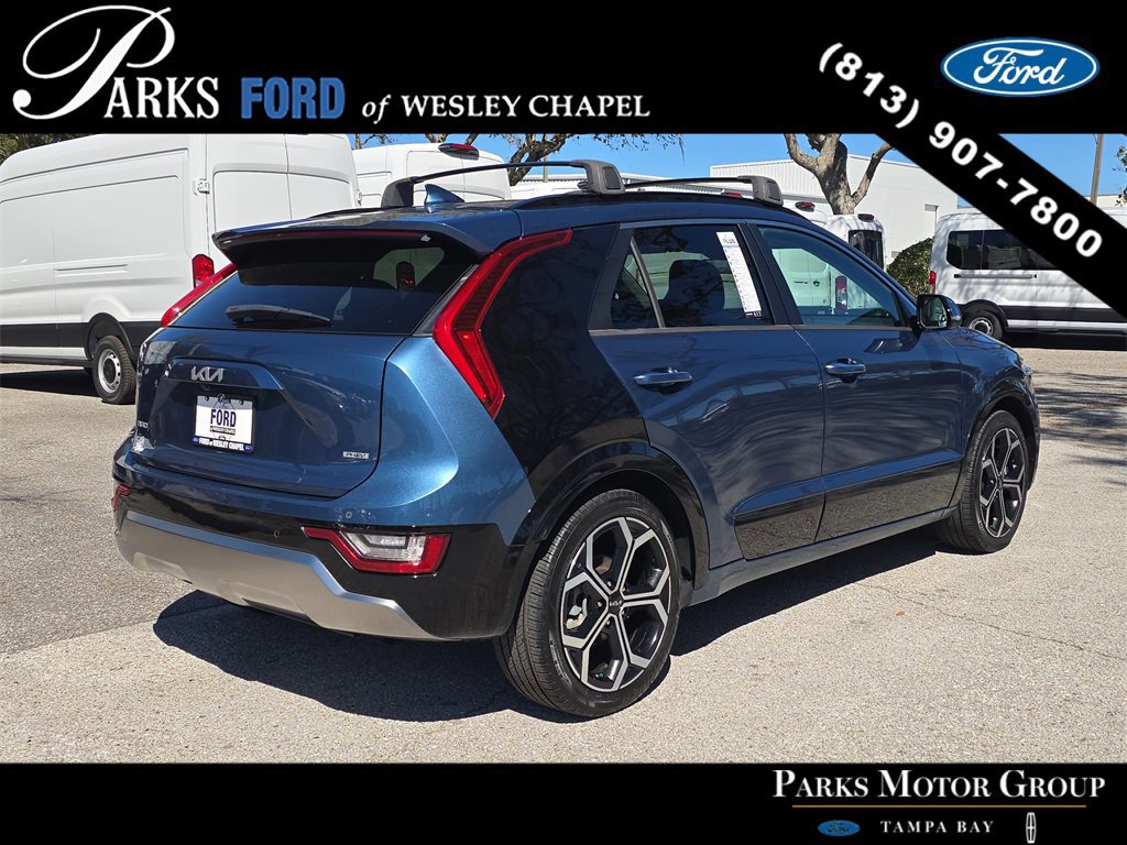 Used 2023 Kia Niro SX Touring image 3