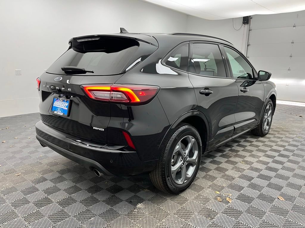 Certified 2023 Ford Escape ST-Line w/ Tech Pack #1 image 4