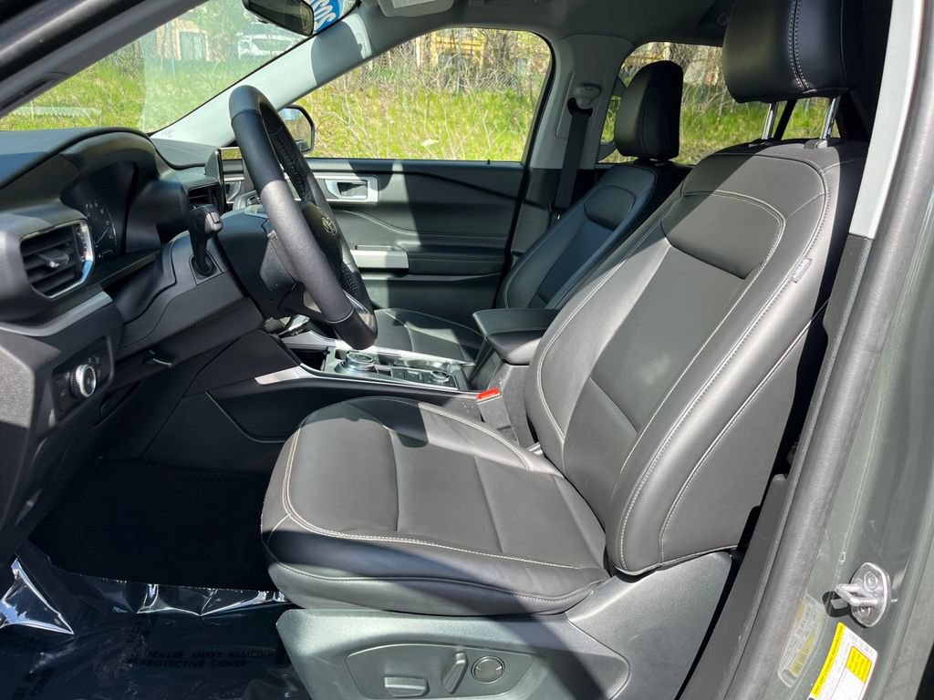 Certified 2024 Ford Explorer XLT w/ Equipment Group 202A AWD/4WD image 9