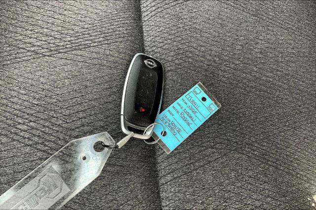 Used 2025 Nissan Rogue SV FWD image 34