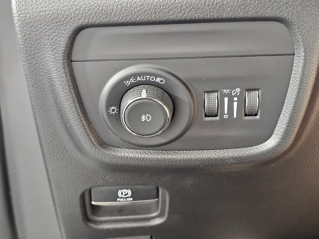 Used 2024 Jeep Grand Cherokee Limited w/ Luxury Tech Group II AWD/4WD image 39