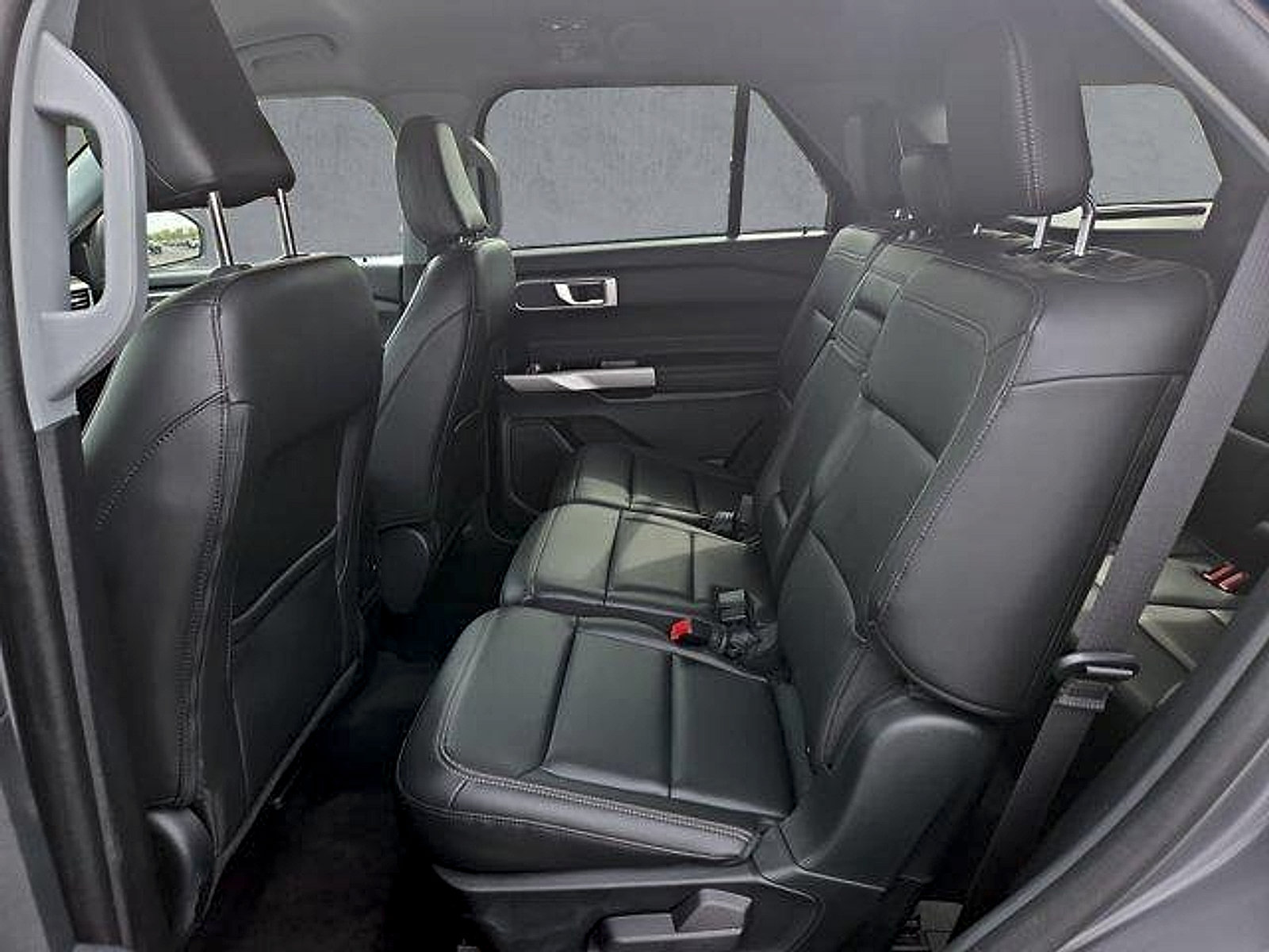 Certified 2023 Ford Explorer XLT w/ Equipment Group 202A AWD/4WD image 23
