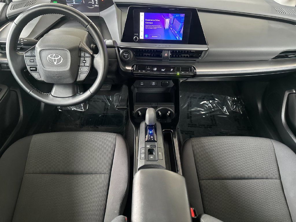 Used 2025 Toyota Prius LE FWD image 12