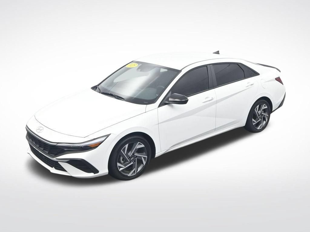 Used 2025 Hyundai Elantra SEL FWD image 30