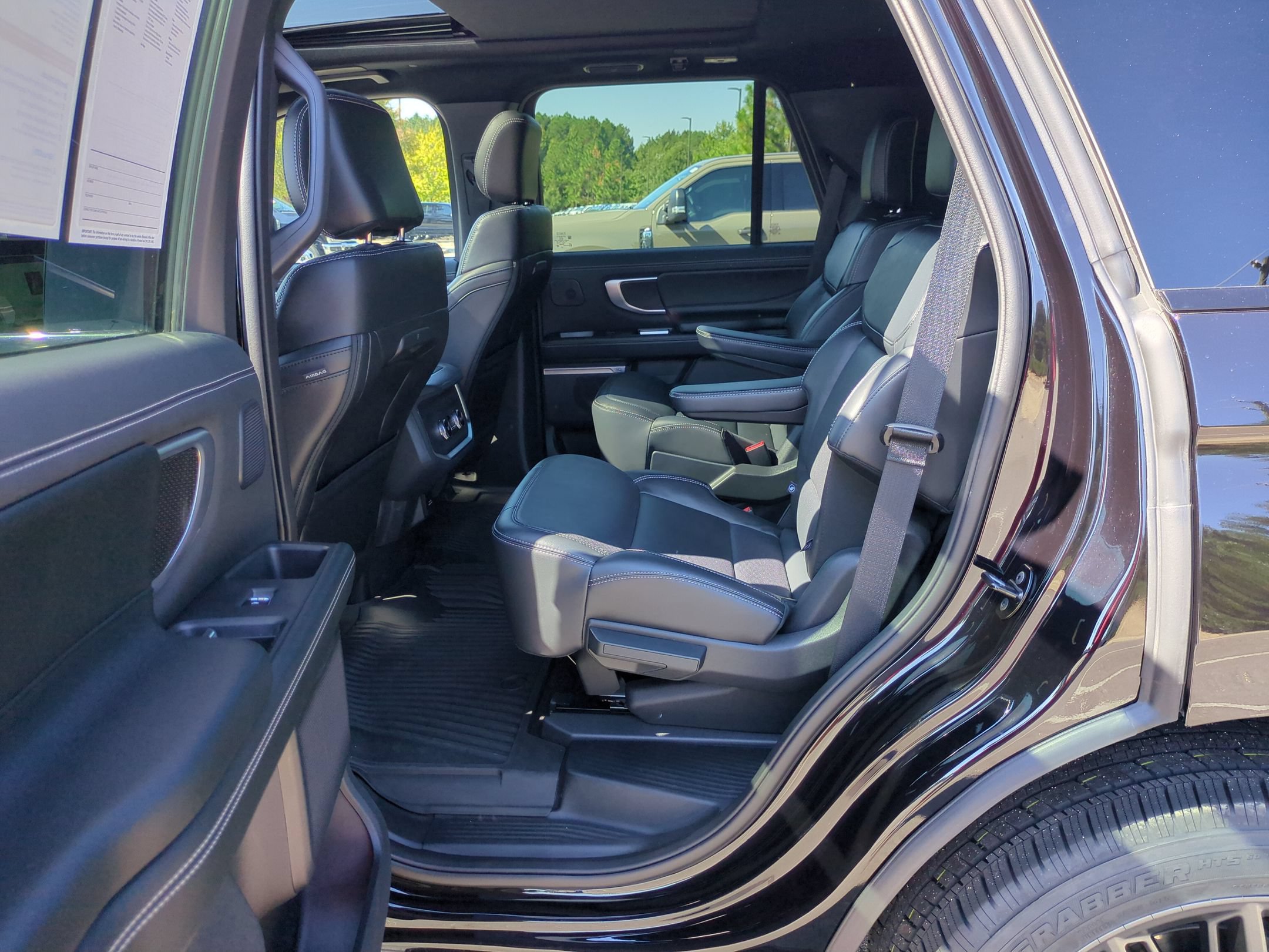 Certified 2025 Ford Expedition Platinum w/ Stealth Performance Package AWD/4WD image 29