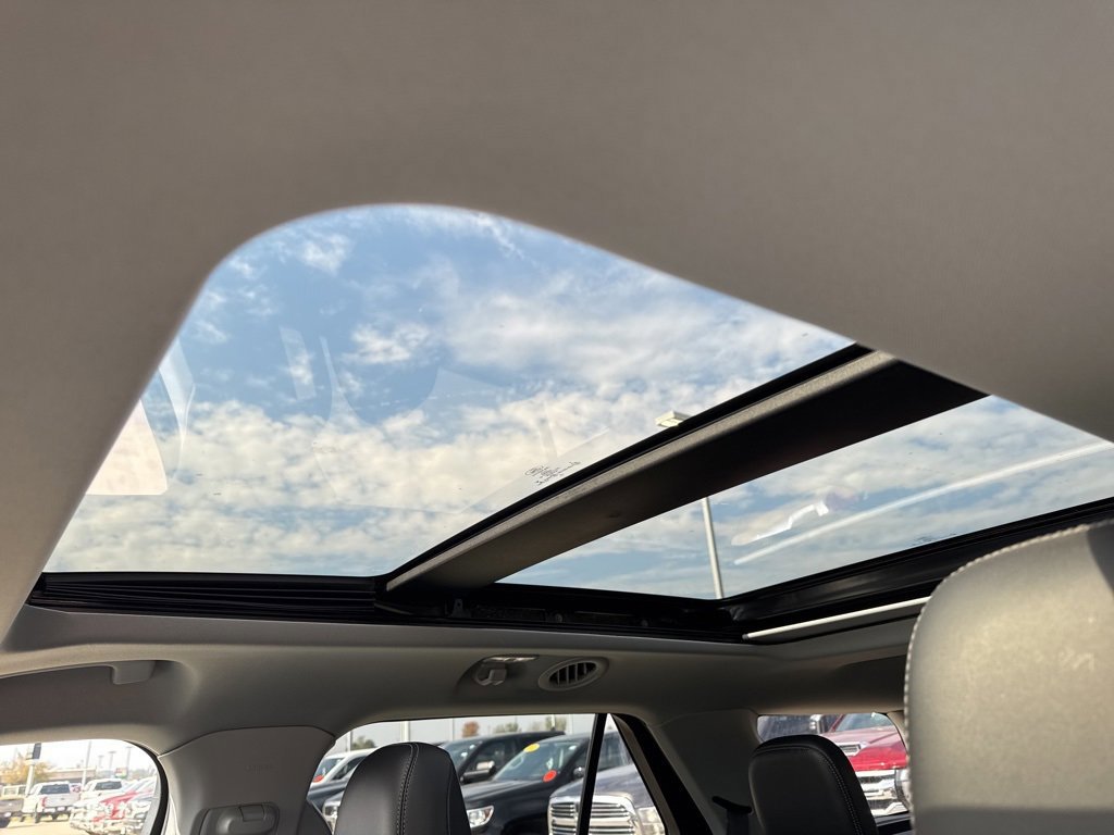 Certified 2022 Ford Explorer XLT w/ Equipment Group 202A image 12