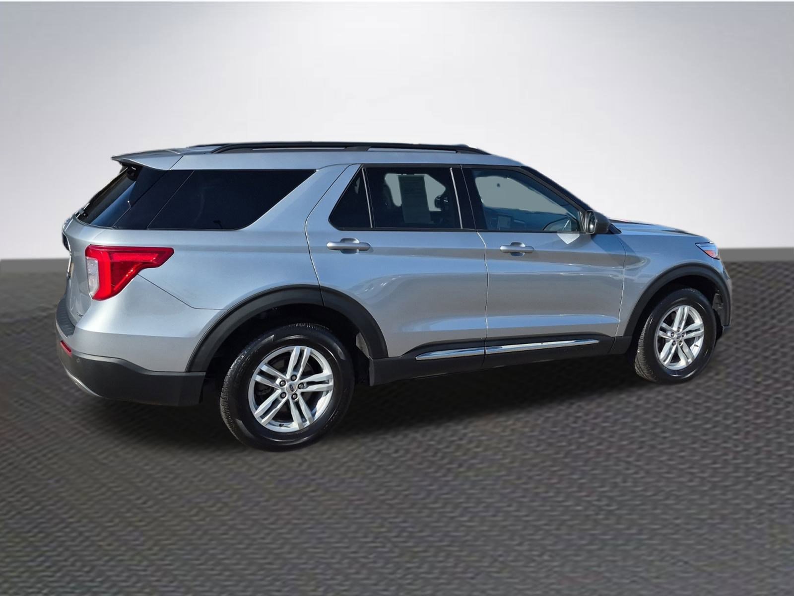 Certified 2023 Ford Explorer XLT w/ Equipment Group 202A image 5