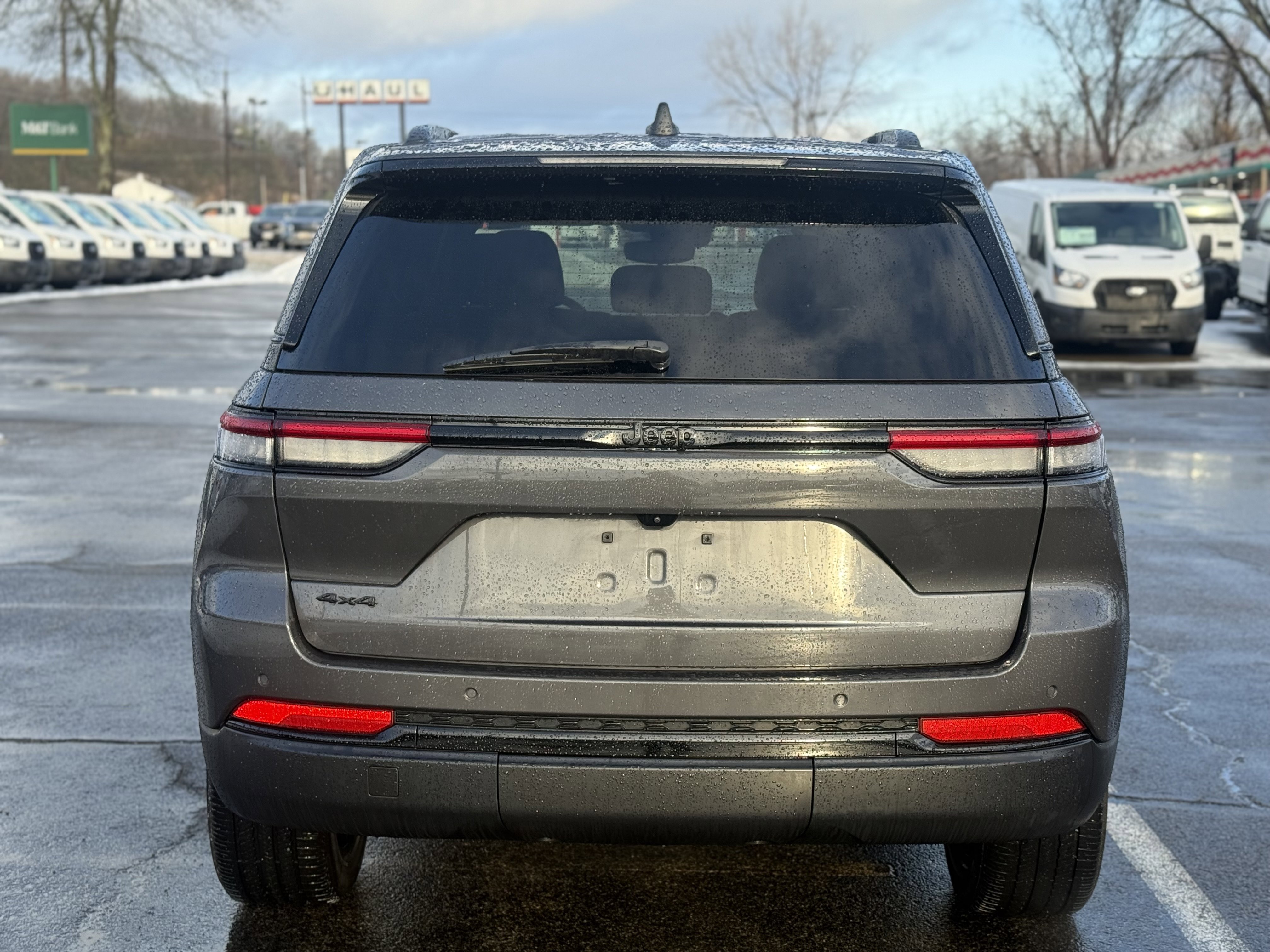 Used 2023 Jeep Grand Cherokee Altitude AWD/4WD image 3