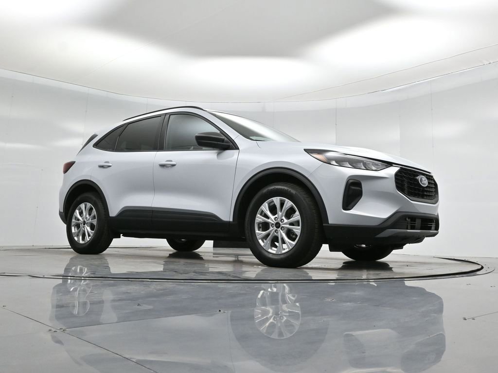 Certified 2025 Ford Escape Active image 2