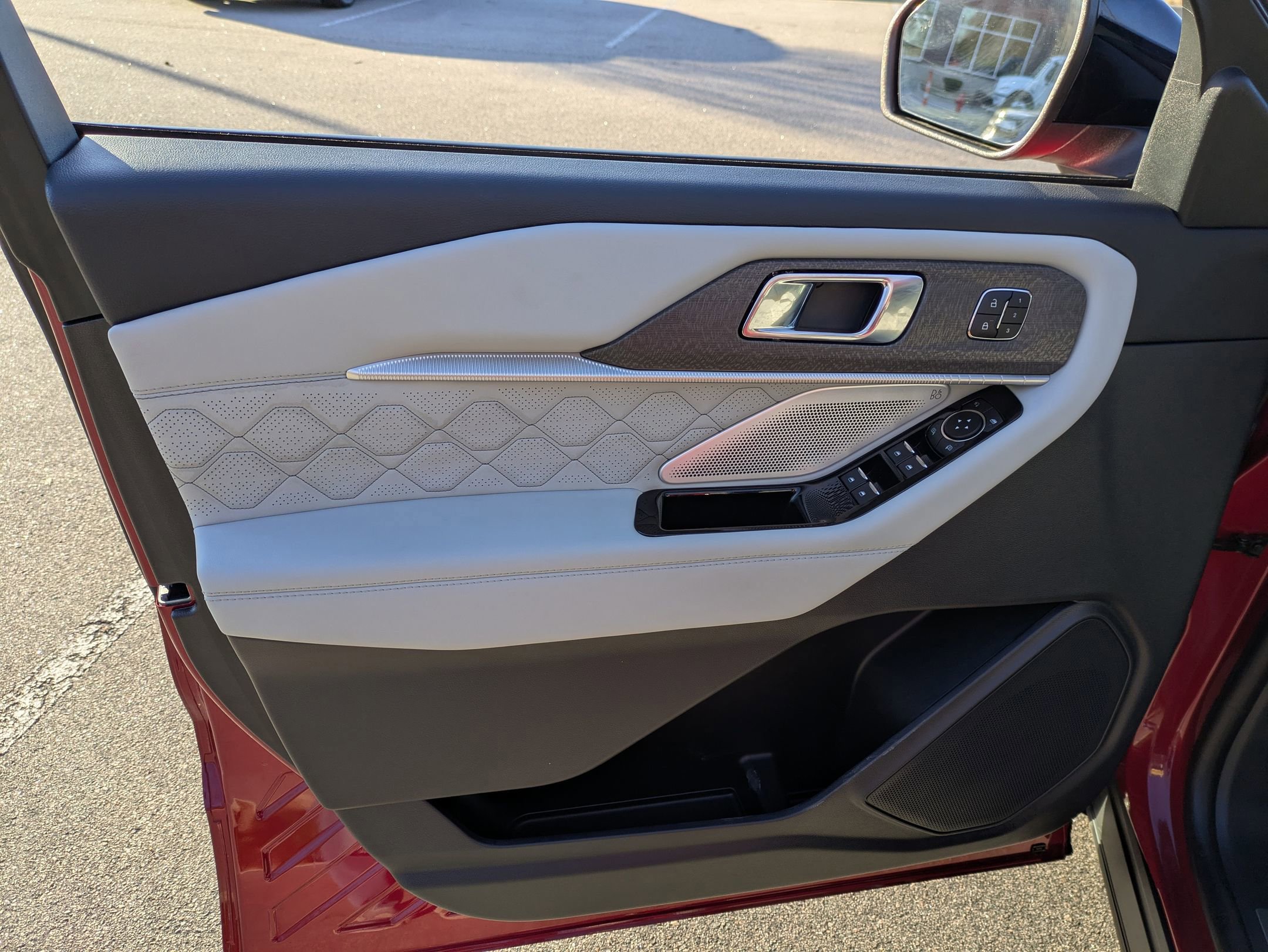 Certified 2025 Ford Explorer Platinum w/ Ultimate Package image 15