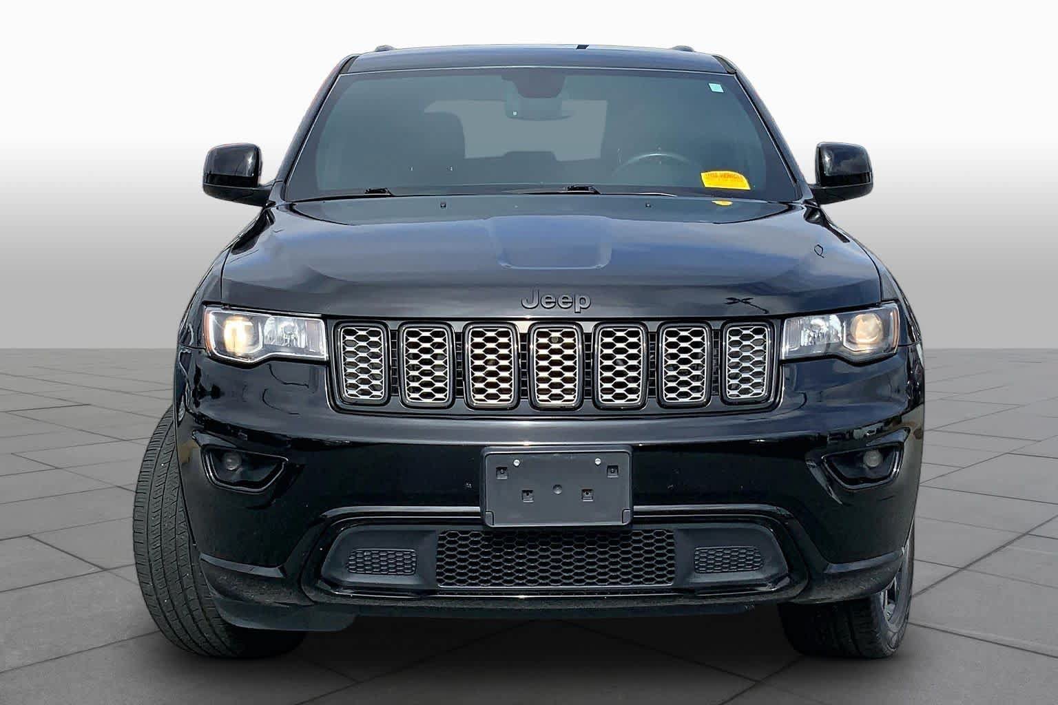Used 2018 Jeep Grand Cherokee Altitude AWD/4WD image 4