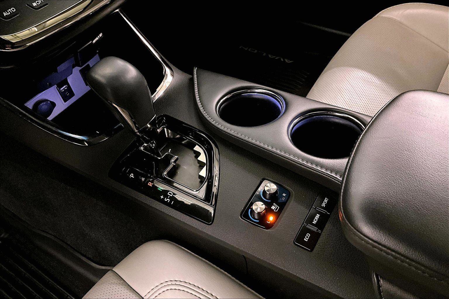 Used 2017 Toyota Avalon Limited w/ All Weather Liner Package image 16