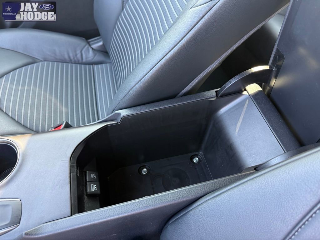 Used 2024 Toyota Camry SE w/ Convenience Package image 33
