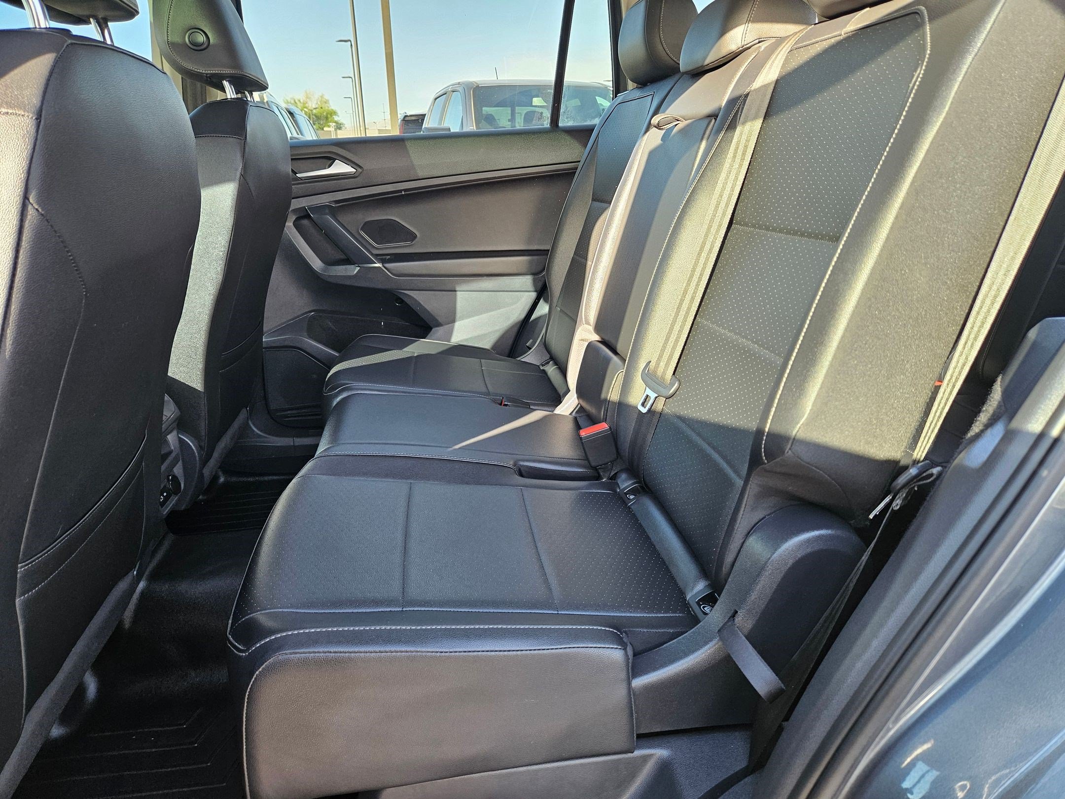 Used 2020 Volkswagen Tiguan SEL w/ 3rd Row Seat Package AWD/4WD image 29