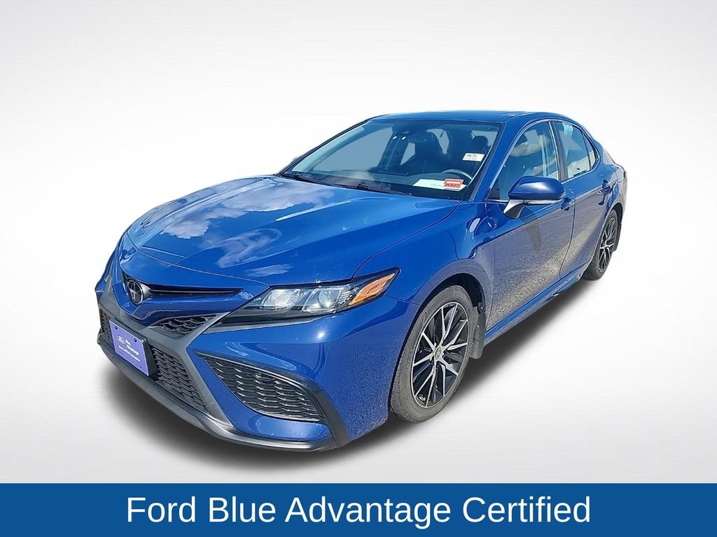 Used 2023 Toyota Camry SE w/ Cold Weather Package AWD/4WD image 3