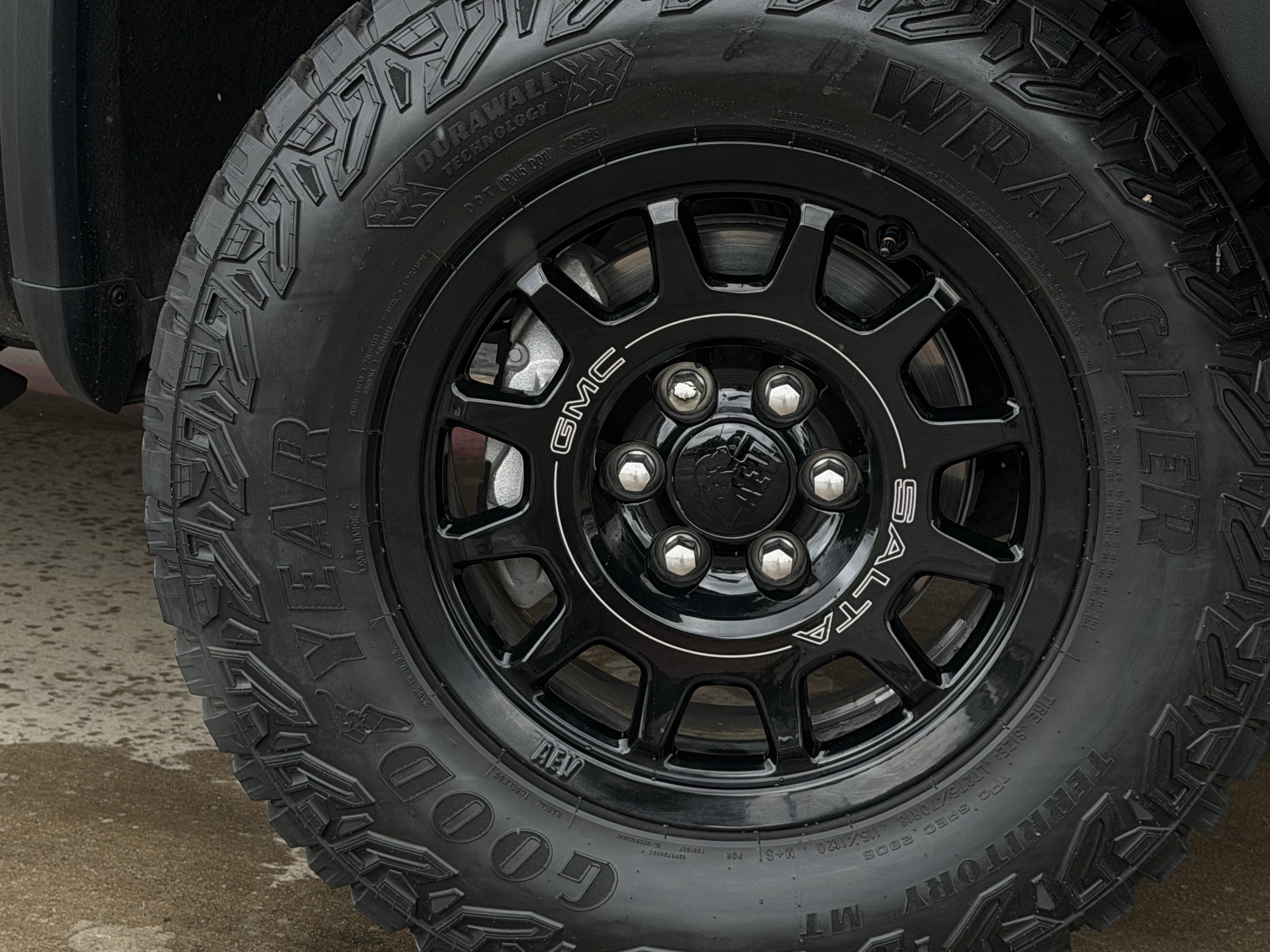 Used 2024 GMC Sierra 1500 AT4X w/ AT4X AEV Edition AWD/4WD image 11