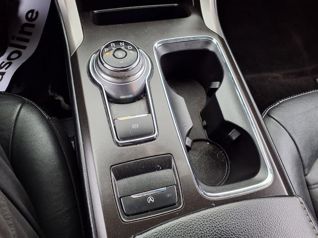 Certified 2018 Ford Fusion SE w/ Fusion SE Technology Package FWD image 15