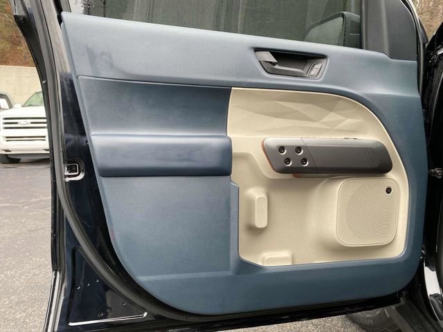 Certified 2025 Ford Maverick Lariat w/ 4K Tow Package image 18