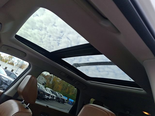 Used 2022 Nissan Pathfinder Platinum w/ Cargo Package image 19