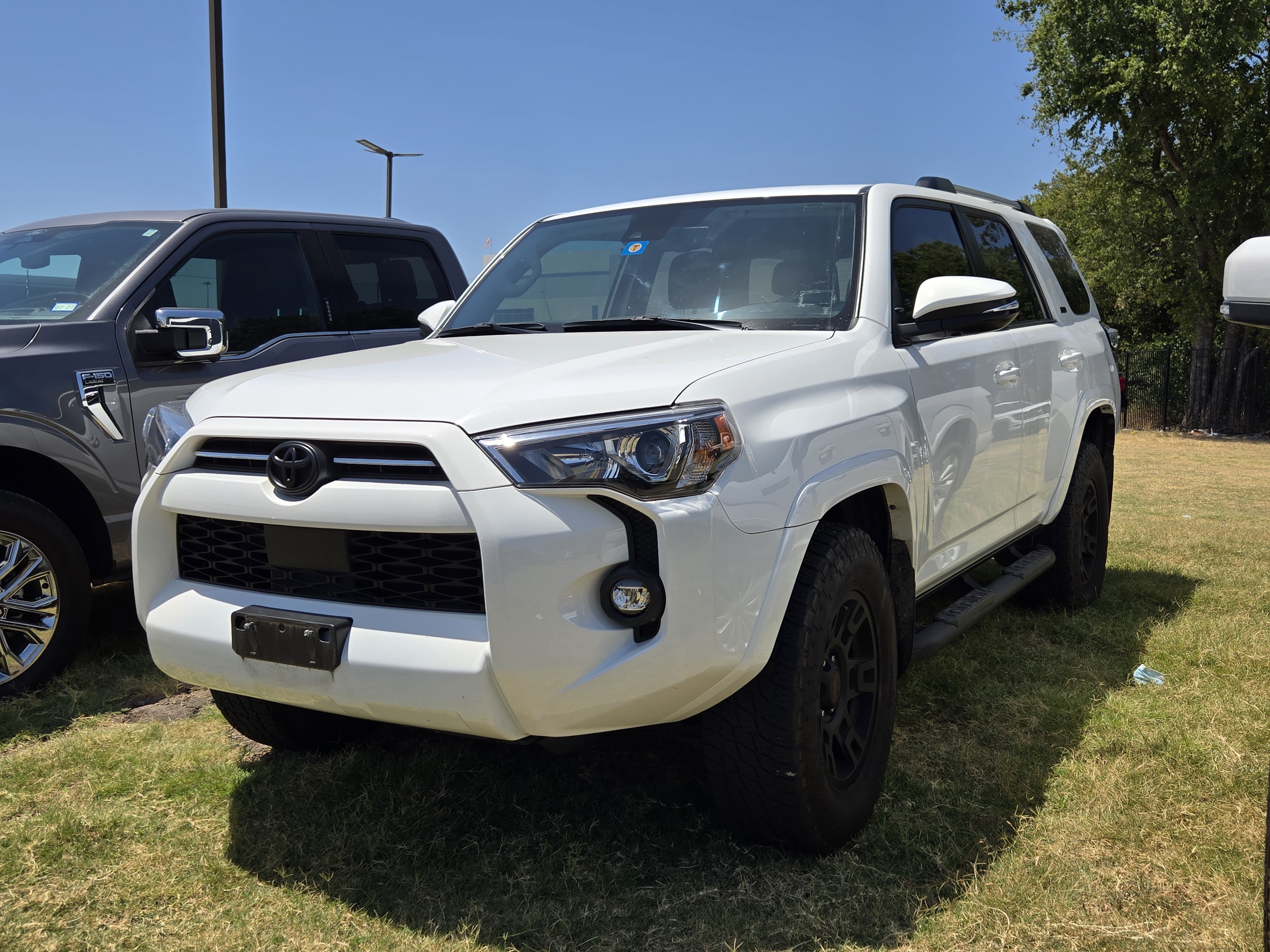 Used 2023 Toyota 4Runner SR5 Premium w/ Moonroof Package AWD/4WD image 3