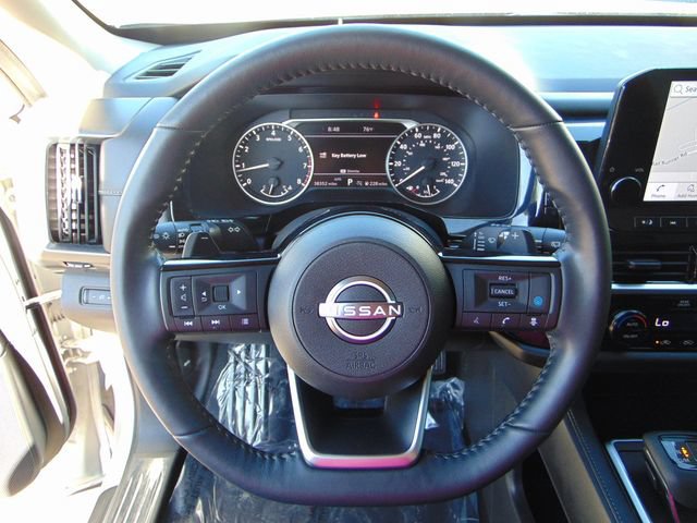 Used 2022 Nissan Pathfinder SL w/ SL Black Package AWD/4WD image 15
