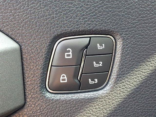 Certified 2022 Ford F350 Platinum AWD/4WD image 31